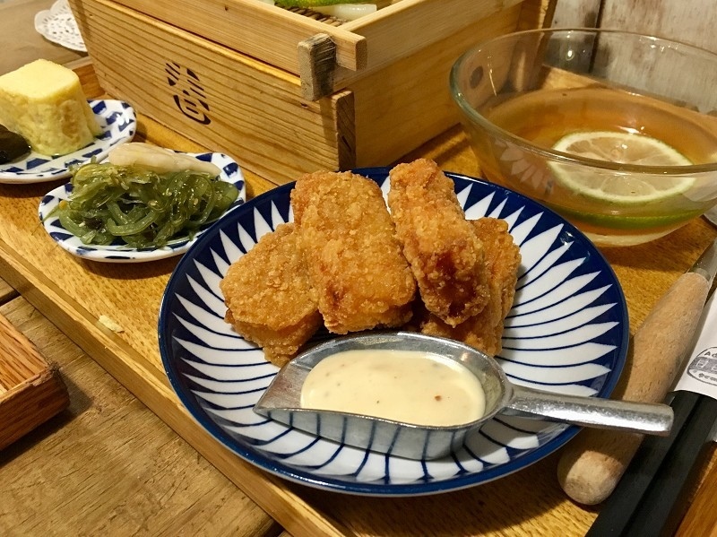 【新北｜頂溪站】A day 日日村＿永和仁愛公園文青復古食堂＿噴汁唐揚炸雞讓人情不自禁的吮指回味