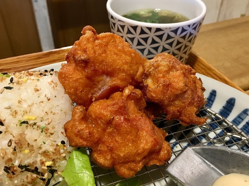 【新北｜頂溪站】A day 日日村＿永和仁愛公園文青復古食堂＿噴汁唐揚炸雞讓人情不自禁的吮指回味