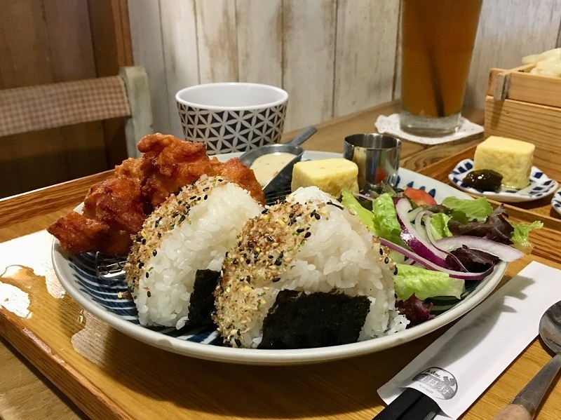 【新北｜頂溪站】A day 日日村＿永和仁愛公園文青復古食堂＿噴汁唐揚炸雞讓人情不自禁的吮指回味