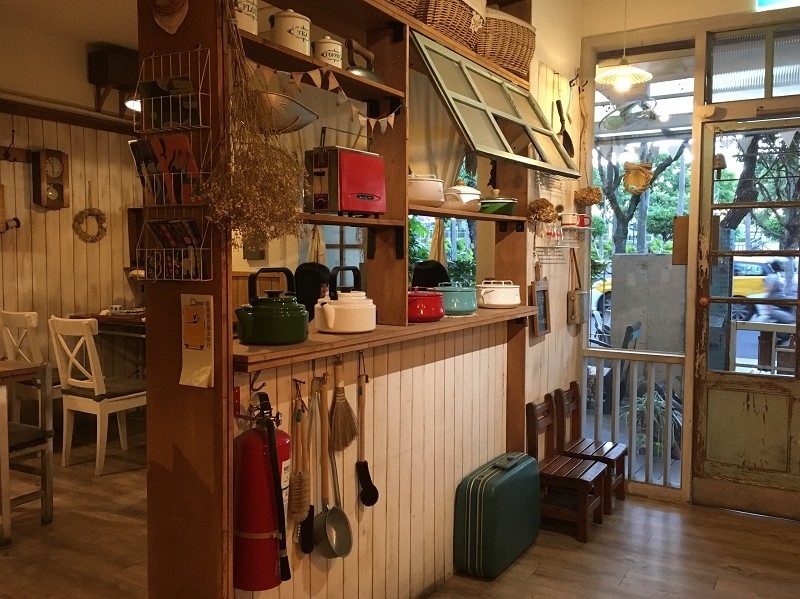 【新北｜頂溪站】A day 日日村＿永和仁愛公園文青復古食堂＿噴汁唐揚炸雞讓人情不自禁的吮指回味