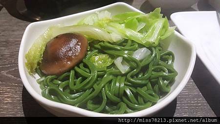 桃園市區。村民食堂-海月鍋物 推薦桃園好吃必吃火鍋、裝潢大氣氣氛佳的火鍋、翼板牛肉海陸鍋好好吃