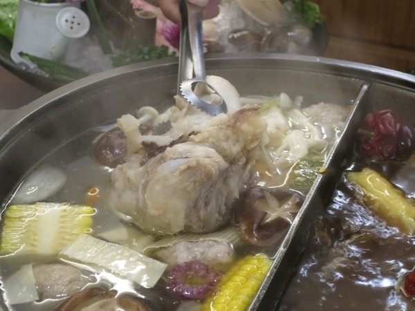 千里思念。相聚梧桐 / 聚梧桐 / 鍋物