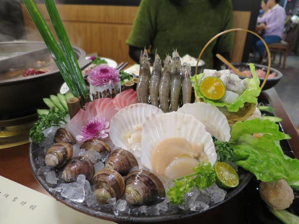 聚梧桐 臻品麻辣鍋物：千里思念。相聚梧桐~  ..聚梧桐-臻品麻辣鍋物