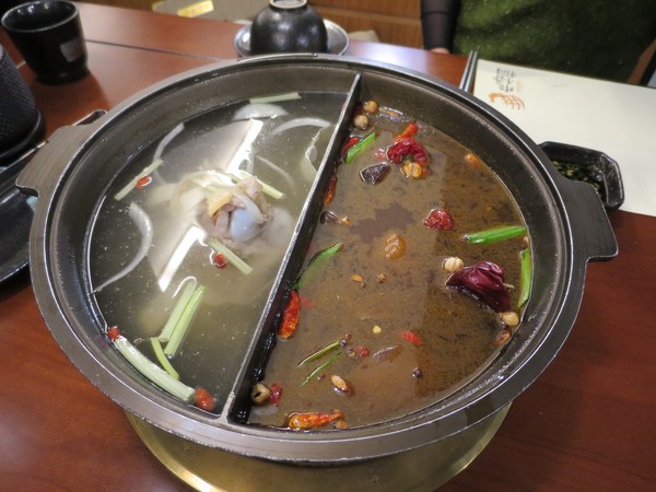 聚梧桐 臻品麻辣鍋物：千里思念。相聚梧桐~  ..聚梧桐-臻品麻辣鍋物