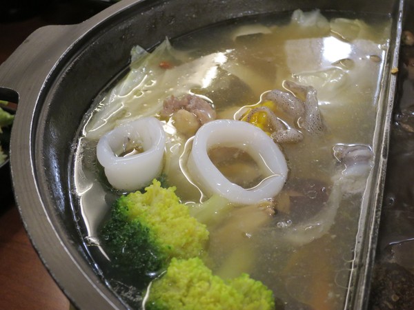 聚梧桐 臻品麻辣鍋物：千里思念。相聚梧桐~  ..聚梧桐-臻品麻辣鍋物