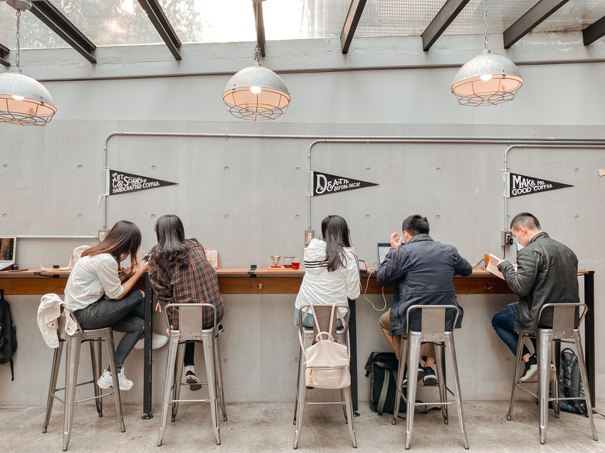 台北松山咖啡廳|民生社區ALL DAY Roasting Company|陽光灑落的老宅咖啡廳 環境