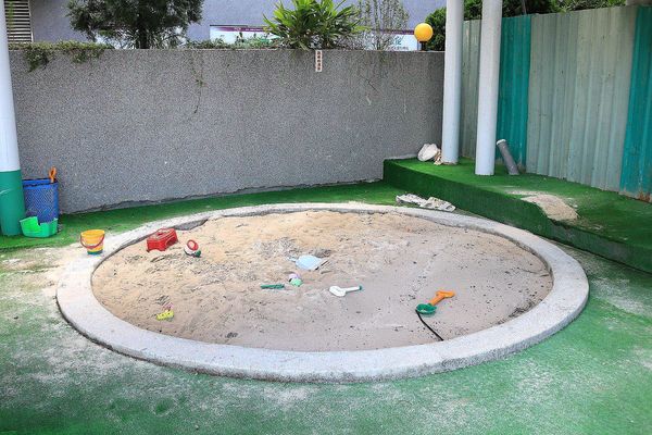 月桃故事館：【嘉義景點】月桃故事館觀光工廠~粉桃紅的愛心天空步道給你戀愛般的感覺/白色玻璃屋/戲沙池/免費參觀/清潔護膚保養品試用體驗/熱門拍照景點