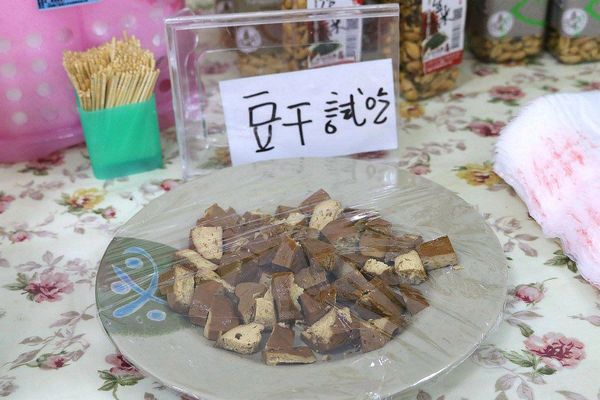 月桃故事館：【嘉義景點】月桃故事館觀光工廠~粉桃紅的愛心天空步道給你戀愛般的感覺/白色玻璃屋/戲沙池/免費參觀/清潔護膚保養品試用體驗/熱門拍照景點