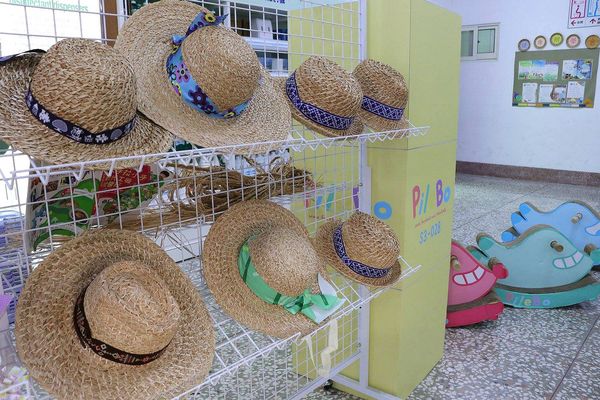 月桃故事館：【嘉義景點】月桃故事館觀光工廠~粉桃紅的愛心天空步道給你戀愛般的感覺/白色玻璃屋/戲沙池/免費參觀/清潔護膚保養品試用體驗/熱門拍照景點