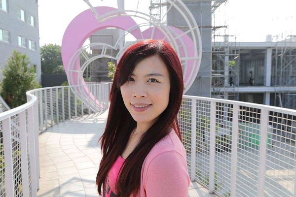 月桃故事館：【嘉義景點】月桃故事館觀光工廠~粉桃紅的愛心天空步道給你戀愛般的感覺/白色玻璃屋/戲沙池/免費參觀/清潔護膚保養品試用體驗/熱門拍照景點