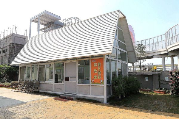 月桃故事館：【嘉義景點】月桃故事館觀光工廠~粉桃紅的愛心天空步道給你戀愛般的感覺/白色玻璃屋/戲沙池/免費參觀/清潔護膚保養品試用體驗/熱門拍照景點