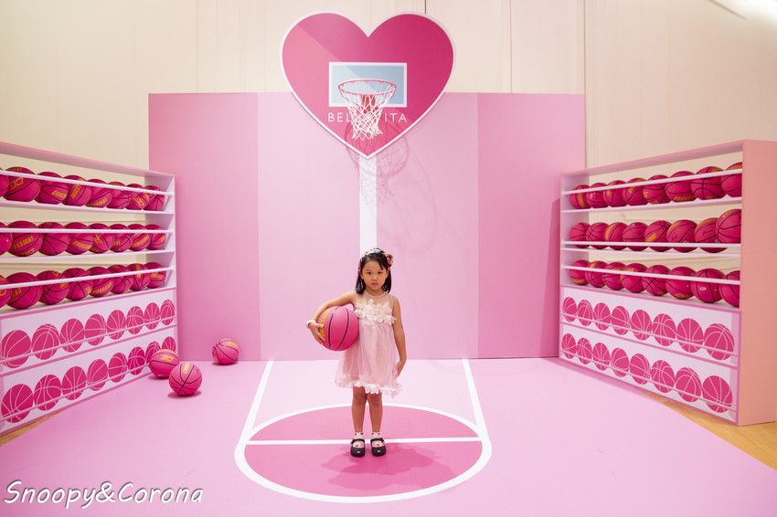 【玩樂．台北】BELLAVITA寶麗廣場粉紅運動小市集～粉紅色的游泳池、籃球場、淋浴間，最夢幻IG打卡景點 - 史努比遊樂園