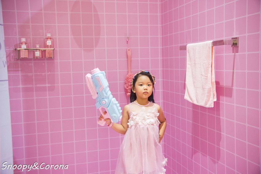 【玩樂．台北】BELLAVITA寶麗廣場粉紅運動小市集～粉紅色的游泳池、籃球場、淋浴間，最夢幻IG打卡景點 - 史努比遊樂園