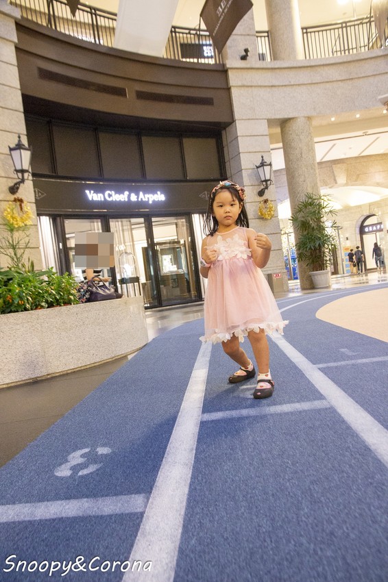 【玩樂．台北】BELLAVITA寶麗廣場粉紅運動小市集～粉紅色的游泳池、籃球場、淋浴間，最夢幻IG打卡景點 - 史努比遊樂園