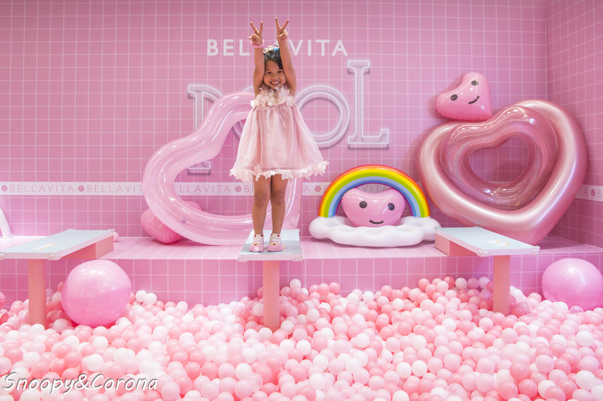 【玩樂．台北】BELLAVITA寶麗廣場粉紅運動小市集～粉紅色的游泳池、籃球場、淋浴間，最夢幻IG打卡景點 - 史努比遊樂園