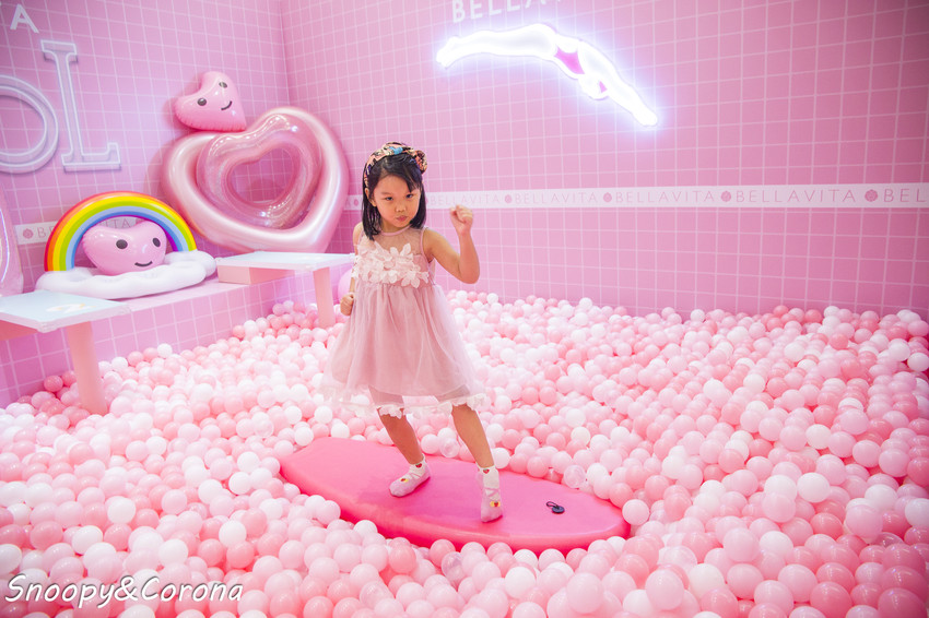 【玩樂．台北】BELLAVITA寶麗廣場粉紅運動小市集～粉紅色的游泳池、籃球場、淋浴間，最夢幻IG打卡景點 - 史努比遊樂園