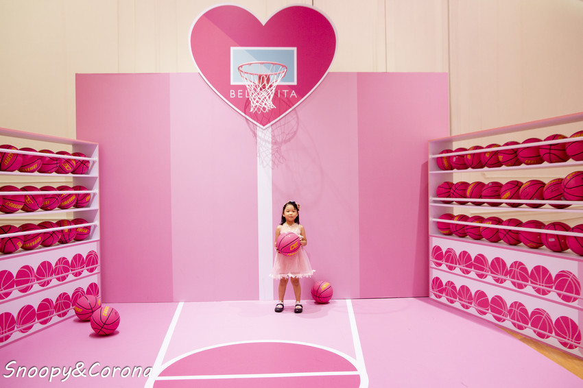 【玩樂．台北】BELLAVITA寶麗廣場粉紅運動小市集～粉紅色的游泳池、籃球場、淋浴間，最夢幻IG打卡景點 - 史努比遊樂園