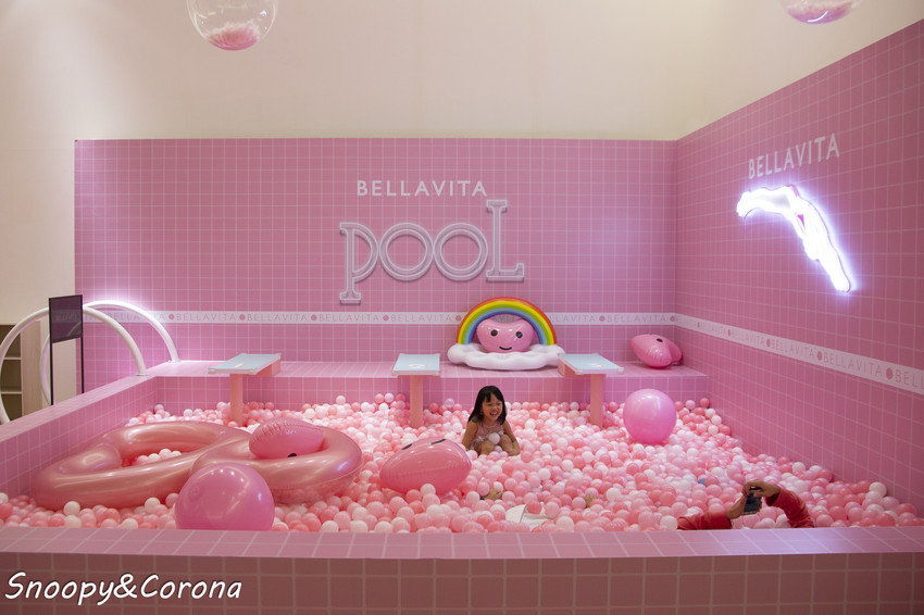 【玩樂．台北】BELLAVITA寶麗廣場粉紅運動小市集～粉紅色的游泳池、籃球場、淋浴間，最夢幻IG打卡景點 - 史努比遊樂園