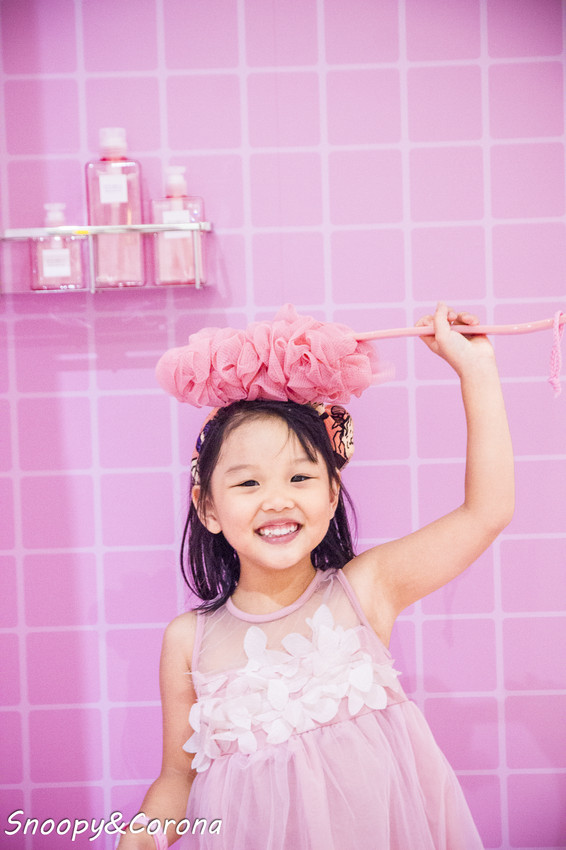 【玩樂．台北】BELLAVITA寶麗廣場粉紅運動小市集～粉紅色的游泳池、籃球場、淋浴間，最夢幻IG打卡景點 - 史努比遊樂園