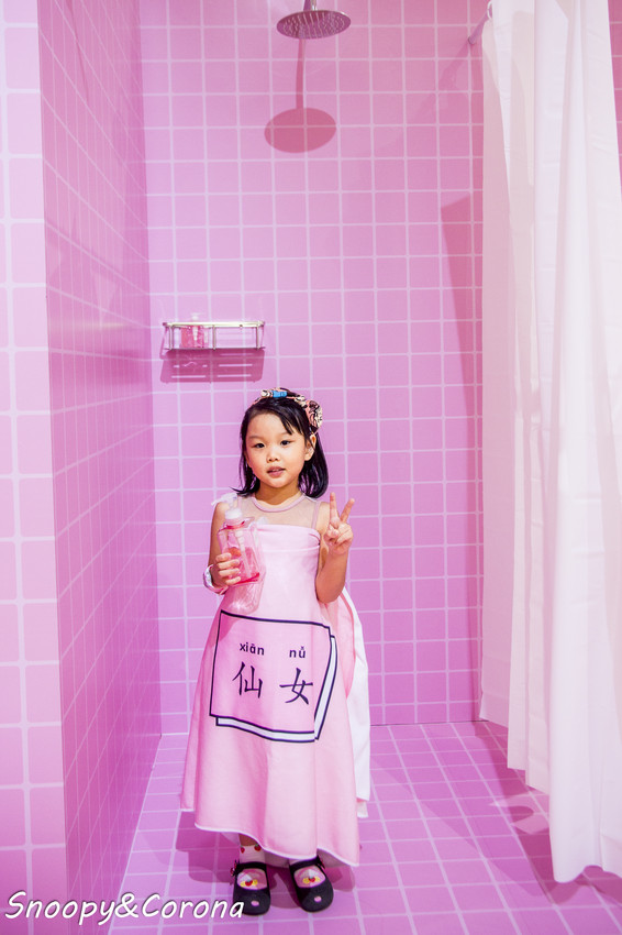 【玩樂．台北】BELLAVITA寶麗廣場粉紅運動小市集～粉紅色的游泳池、籃球場、淋浴間，最夢幻IG打卡景點 - 史努比遊樂園