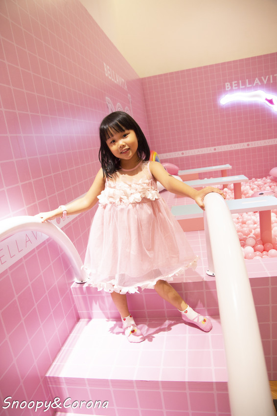 【玩樂．台北】BELLAVITA寶麗廣場粉紅運動小市集～粉紅色的游泳池、籃球場、淋浴間，最夢幻IG打卡景點 - 史努比遊樂園