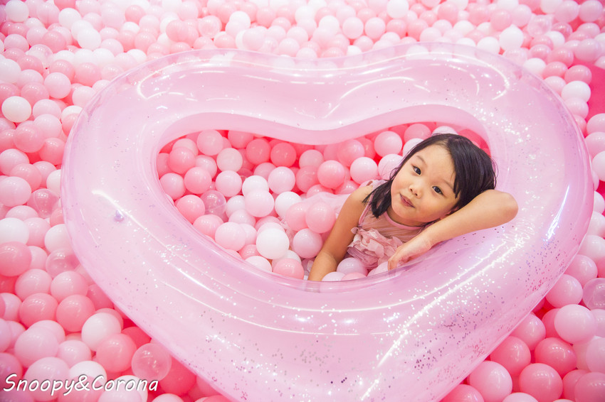 【玩樂．台北】BELLAVITA寶麗廣場粉紅運動小市集～粉紅色的游泳池、籃球場、淋浴間，最夢幻IG打卡景點 - 史努比遊樂園