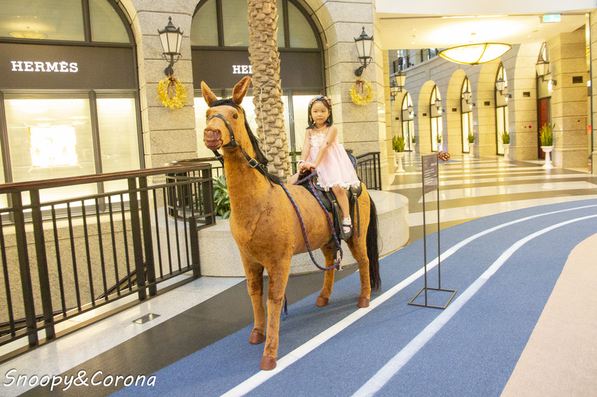 【玩樂．台北】BELLAVITA寶麗廣場粉紅運動小市集～粉紅色的游泳池、籃球場、淋浴間，最夢幻IG打卡景點 - 史努比遊樂園