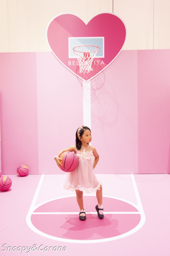 【玩樂．台北】BELLAVITA寶麗廣場粉紅運動小市集～粉紅色的游泳池、籃球場、淋浴間，最夢幻IG打卡景點 - 史努比遊樂園