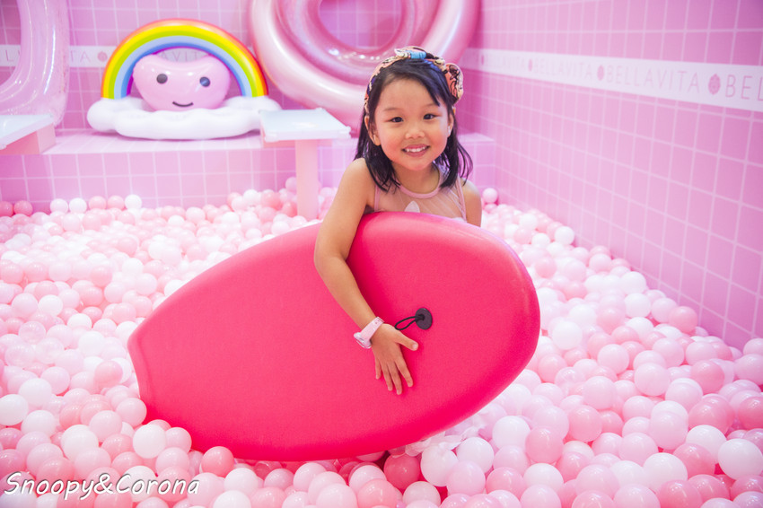 【玩樂．台北】BELLAVITA寶麗廣場粉紅運動小市集～粉紅色的游泳池、籃球場、淋浴間，最夢幻IG打卡景點 - 史努比遊樂園