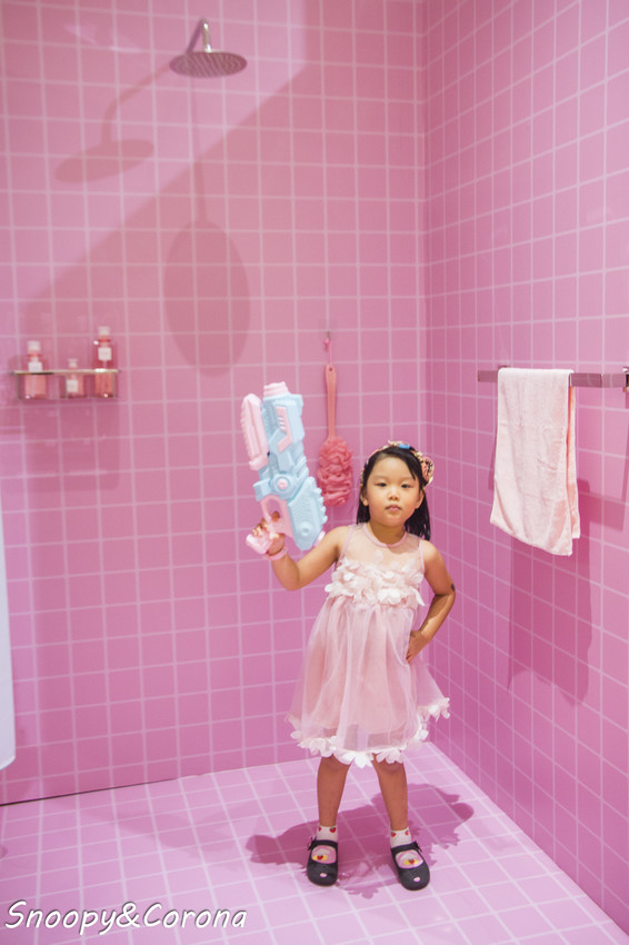 【玩樂．台北】BELLAVITA寶麗廣場粉紅運動小市集～粉紅色的游泳池、籃球場、淋浴間，最夢幻IG打卡景點 - 史努比遊樂園