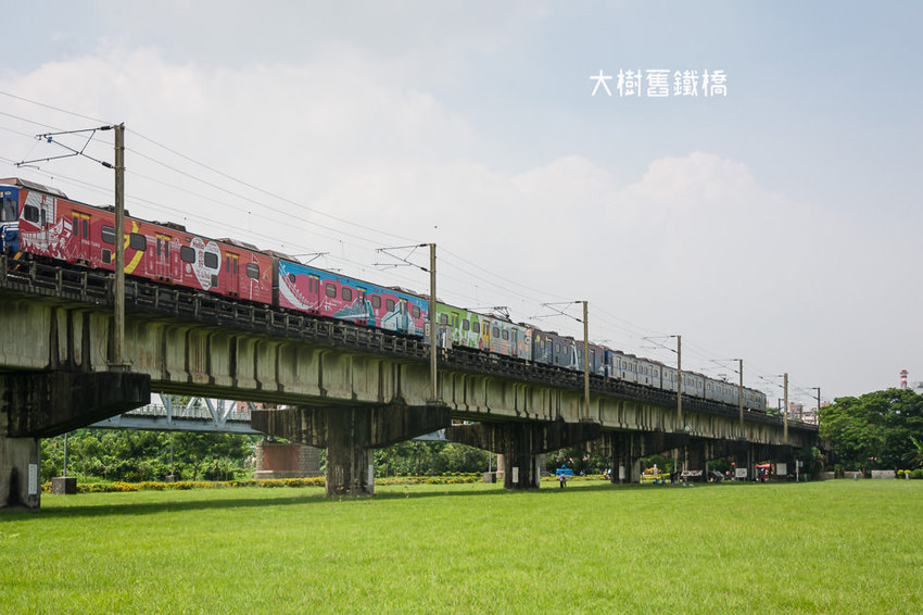 |高雄景點|大樹舊鐵橋天空步道,在濕地公園野餐、奔跑,還能漫步鋼架鐵橋步道看火車 - 阿婷的旅行札記。