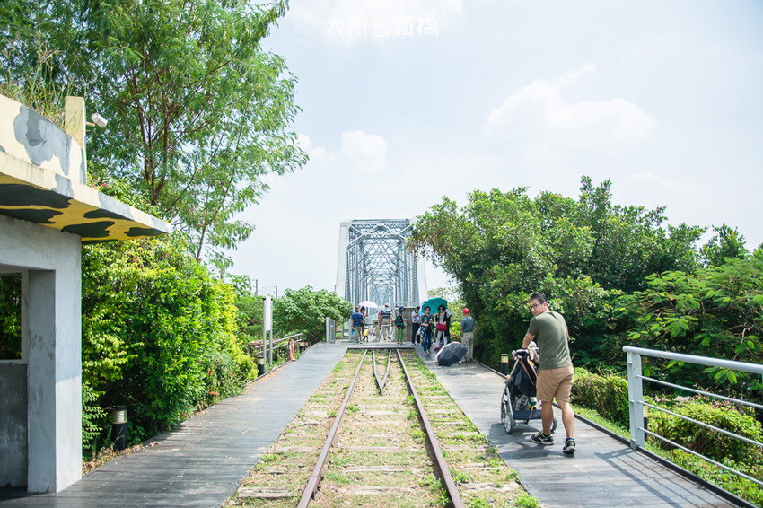 ｜高雄景點｜大樹舊鐵橋天空步道，在濕地公園野餐、奔跑，還能漫步鋼架鐵橋步道看火車 - 阿婷的旅行札記。