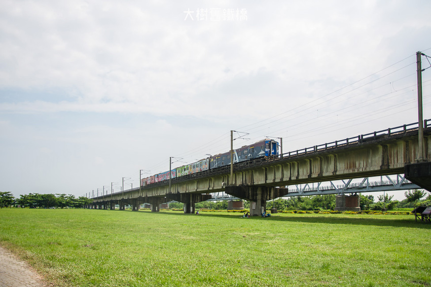 |高雄景點|大樹舊鐵橋天空步道,在濕地公園野餐、奔跑,還能漫步鋼架鐵橋步道看火車 - 阿婷的旅行札記。