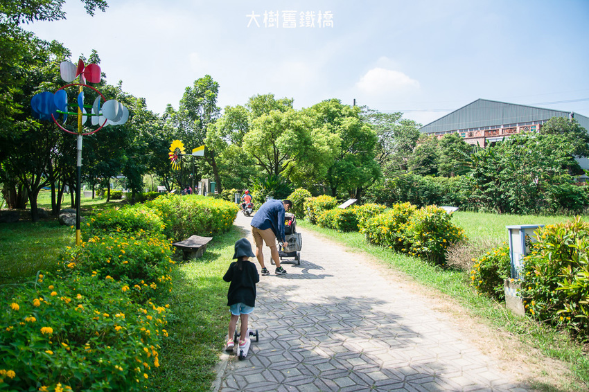 ｜高雄景點｜大樹舊鐵橋天空步道，在濕地公園野餐、奔跑，還能漫步鋼架鐵橋步道看火車 - 阿婷的旅行札記。