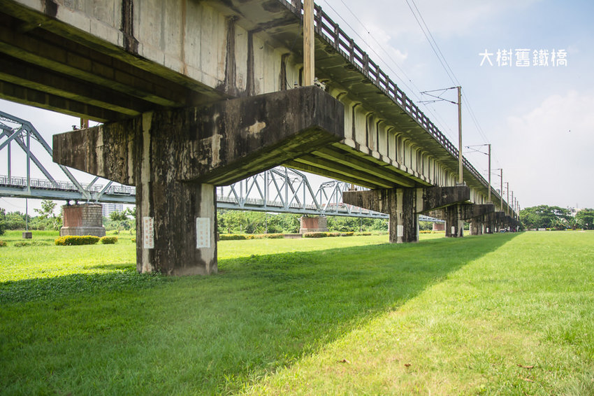 |高雄景點|大樹舊鐵橋天空步道,在濕地公園野餐、奔跑,還能漫步鋼架鐵橋步道看火車 - 阿婷的旅行札記。