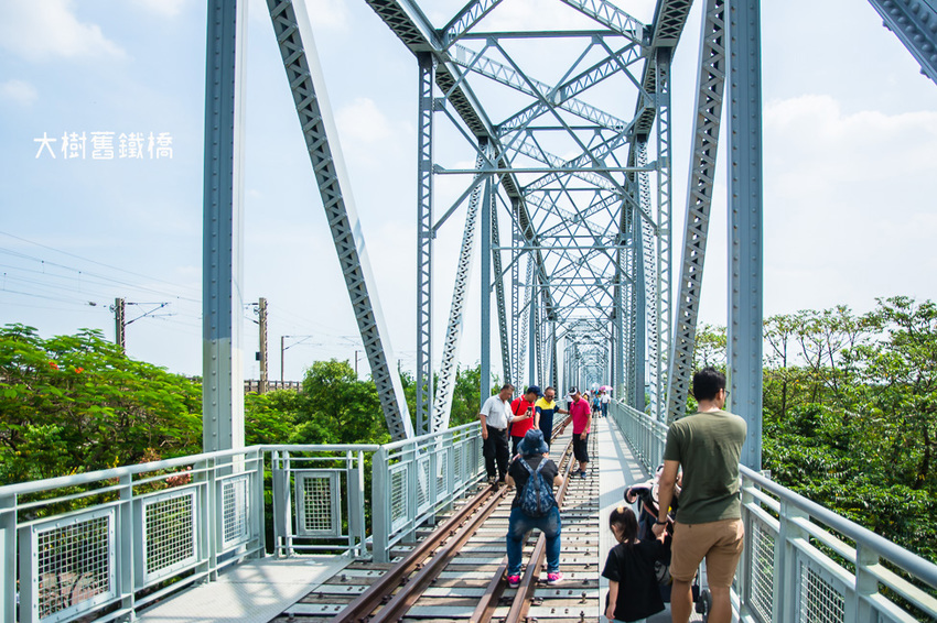 ｜高雄景點｜大樹舊鐵橋天空步道，在濕地公園野餐、奔跑，還能漫步鋼架鐵橋步道看火車 - 阿婷的旅行札記。