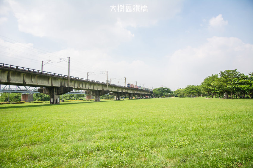 |高雄景點|大樹舊鐵橋天空步道,在濕地公園野餐、奔跑,還能漫步鋼架鐵橋步道看火車 - 阿婷的旅行札記。