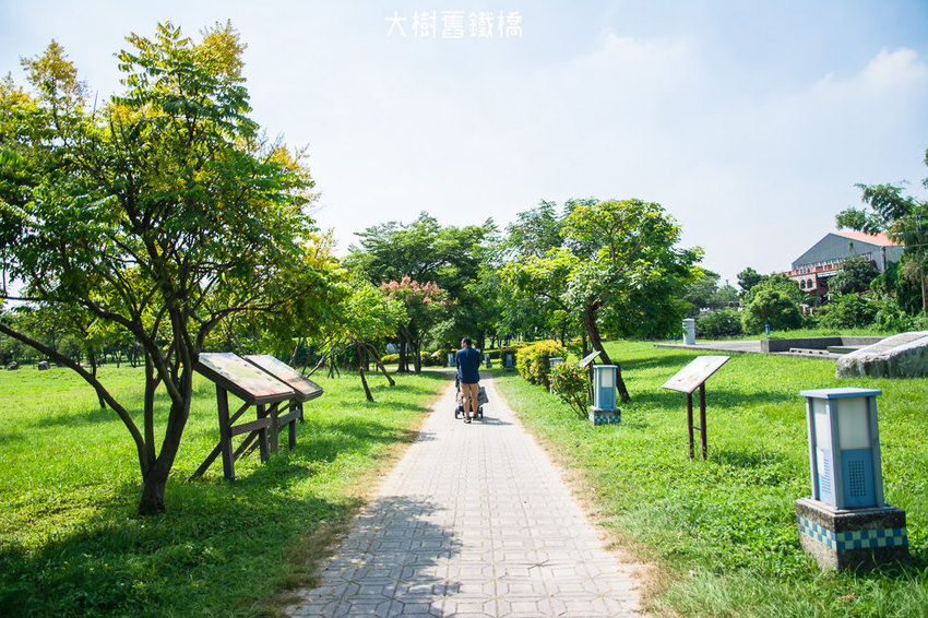 ｜高雄景點｜大樹舊鐵橋天空步道，在濕地公園野餐、奔跑，還能漫步鋼架鐵橋步道看火車 - 阿婷的旅行札記。