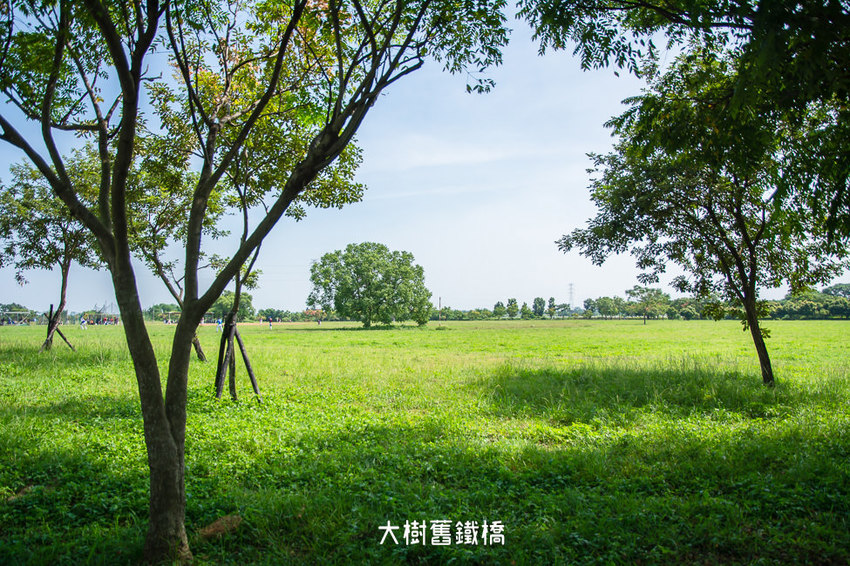 ｜高雄景點｜大樹舊鐵橋天空步道，在濕地公園野餐、奔跑，還能漫步鋼架鐵橋步道看火車 - 阿婷的旅行札記。