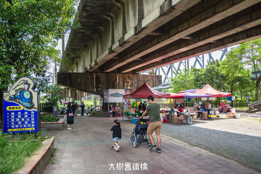 ｜高雄景點｜大樹舊鐵橋天空步道，在濕地公園野餐、奔跑，還能漫步鋼架鐵橋步道看火車 - 阿婷的旅行札記。