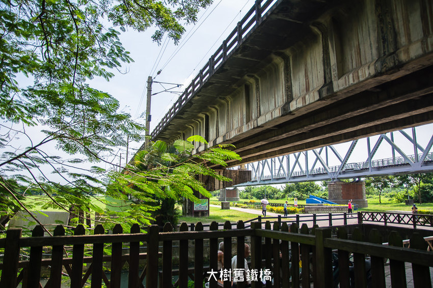 ｜高雄景點｜大樹舊鐵橋天空步道，在濕地公園野餐、奔跑，還能漫步鋼架鐵橋步道看火車 - 阿婷的旅行札記。