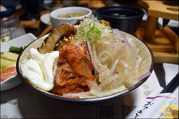 神川日式料理：中科美食。神川丼飯專賣。高CP值爆量肉山丼用料實在完勝連鎖丼飯店 值得再回訪