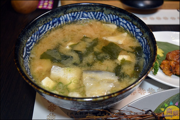 神川日式料理：中科美食。神川丼飯專賣。高CP值爆量肉山丼用料實在完勝連鎖丼飯店 值得再回訪