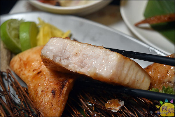 神川日式料理：中科美食。神川丼飯專賣。高CP值爆量肉山丼用料實在完勝連鎖丼飯店 值得再回訪