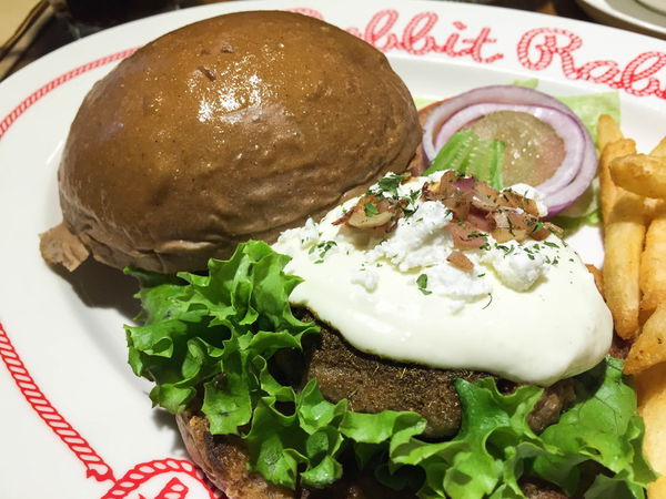 RABBIT RABBIT Premium兔子兔子美式餐廳 - 裝潢正點，樂趣滿點