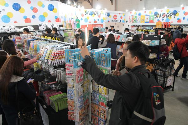 Snoopy 65週年巡迴特展，走進花生漫畫，獨家邀請史努比妹妹Belle(貝兒)，台北松山文創園區，