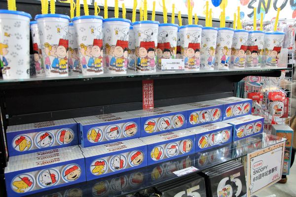 Snoopy 65週年巡迴特展，走進花生漫畫，獨家邀請史努比妹妹Belle(貝兒)，台北松山文創園區，