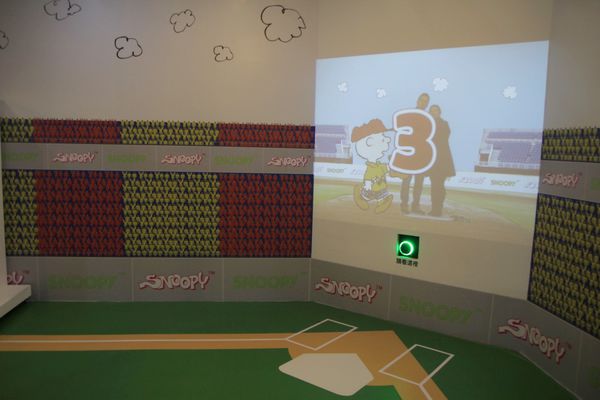 Snoopy 65週年巡迴特展，走進花生漫畫，獨家邀請史努比妹妹Belle(貝兒)，台北松山文創園區，