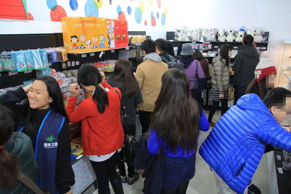 Snoopy 65週年巡迴特展，走進花生漫畫，獨家邀請史努比妹妹Belle(貝兒)，台北松山文創園區，