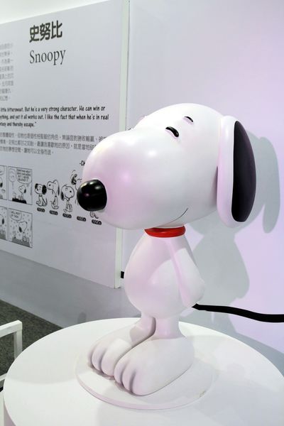 Snoopy 65週年巡迴特展，走進花生漫畫，獨家邀請史努比妹妹Belle(貝兒)，台北松山文創園區，